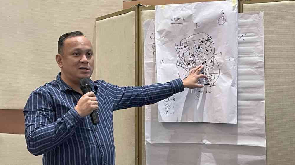 Participant presenting an activity during a crisis response training in the Philippines