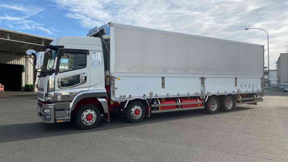 Delivery truck